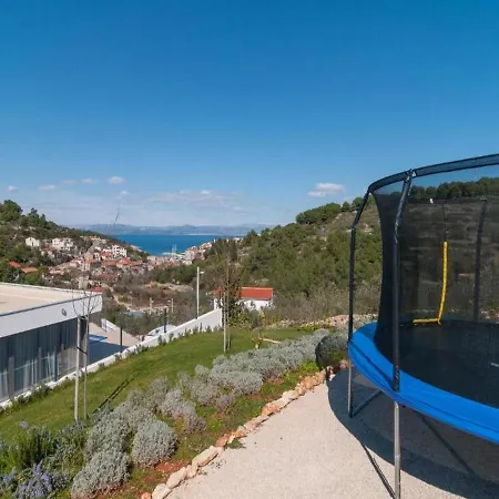 Andelina Villa *