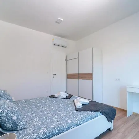 Andelina Villa *